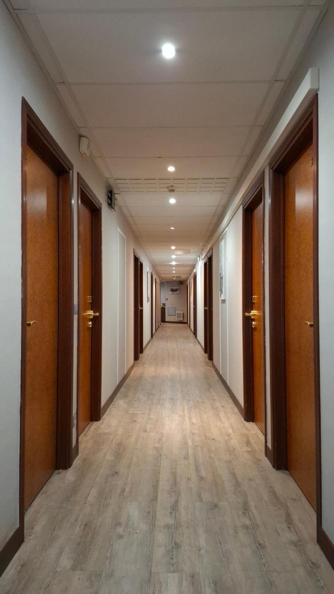 Hôtel Garabel Plaisir Exterior foto